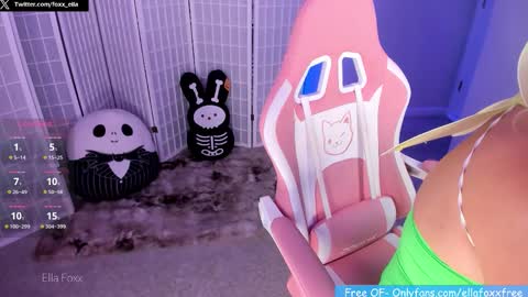 ella_foxx online show from October 24, 2025, 4:53 am