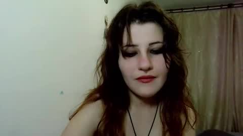 Snapshot of ella_fr chatting on November 5, 2025, 10:59 am ella fr online show from November 5, 2025, 10:59 am