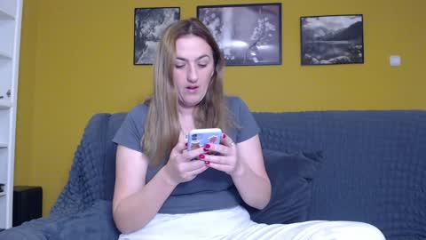 Ella  Max online show from February 8, 2025, 6:22 am