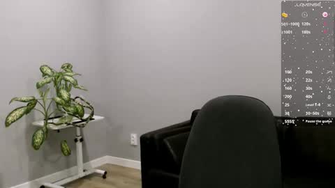 Snapshot of ella_sea chatting on December 5, 2025, 7:28 am Ella online show from December 5, 2025, 7:28 am