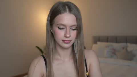 Snapshot of ella_twinkle chatting on June 13, 2026, 6:39 pm Ella online show from June 13, 2026, 6:39 pm