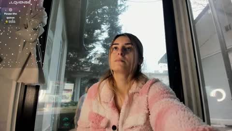 ella_vee online show from December 17, 2025, 7:14 am