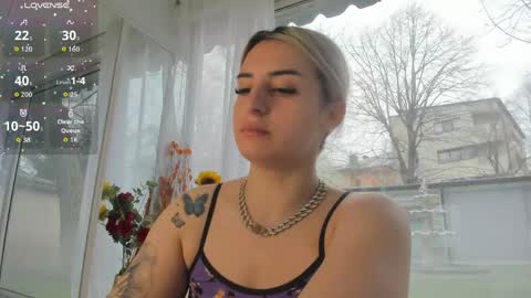 ella_vee online show from April 1, 2026, 5:30 am