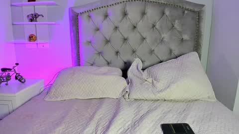 Ellaa Muller online show from December 5, 2024, 9:06 pm