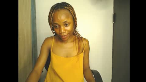 Snapshot of ellababy8 chatting on April 19, 2026, 12:43 am ella online show from April 19, 2026, 12:43 am