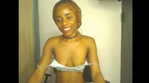 Snapshot of ellababy8 chatting on April 19, 2026, 12:48 pm ella online show from April 19, 2026, 12:48 pm