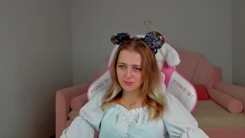 EllaBells online show from April 9, 2026, 5:07 am