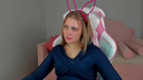EllaBells online show from April 14, 2026, 5:35 am