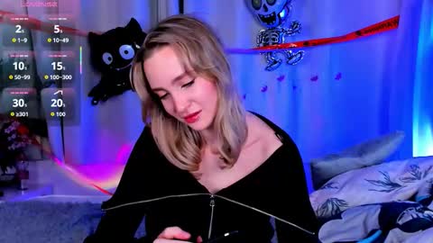 Snapshot of ellabloom chatting on October 29, 2025, 3:47 pm Ella online show from October 29, 2025, 3:47 pm