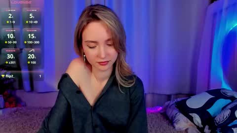 Snapshot of ellabloom chatting on December 4, 2025, 3:54 pm Ella online show from December 4, 2025, 3:54 pm