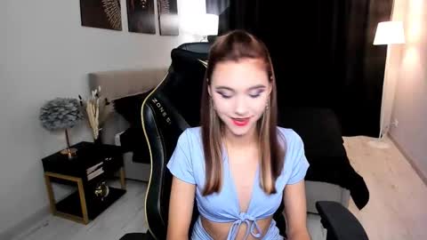 ellacurtis online show from November 30, 2025, 5:06 pm