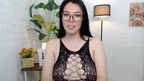 Snapshot of ellahollywood1818 chatting on February 12, 2026, 1:44 am CINDERELLA online show from February 12, 2026, 1:44 am