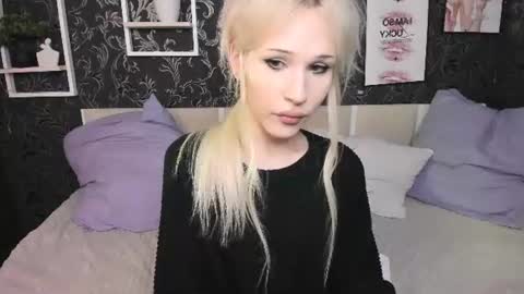 Snapshot of ellajoiness chatting on June 22, 2026, 5:32 pm ellajoiness online show from June 22, 2026, 5:32 pm