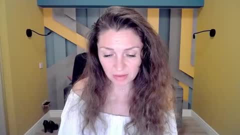 EllaLongs online show from December 4, 2024, 4:49 pm