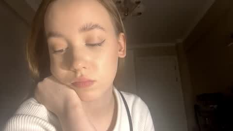 Snapshot of ellamenas chatting on October 1, 2025, 4:02 pm Ella online show from October 1, 2025, 4:02 pm