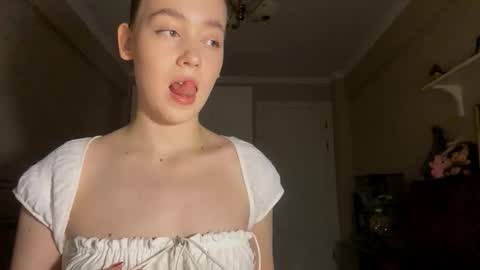 Snapshot of ellamenas chatting on October 8, 2025, 6:27 pm Ella online show from October 8, 2025, 6:27 pm