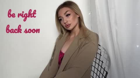 ellamilla online show from April 1, 2026, 1:34 pm