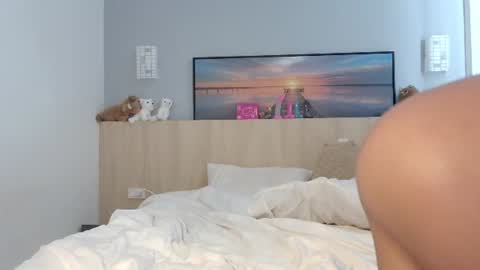 Ella Mira online show from June 21, 2026, 2:03 am