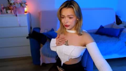 Ella online show from November 22, 2025, 5:17 am