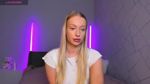 Snapshot of elldiana chatting on June 19, 2026, 2:49 am elldiana online show from June 19, 2026, 2:49 am