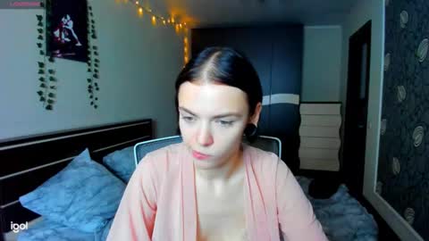 Luna online show from October 14, 2025, 2:18 pm
