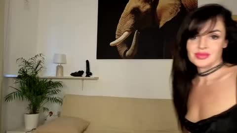 elle_melle online show from September 12, 2025, 7:03 pm