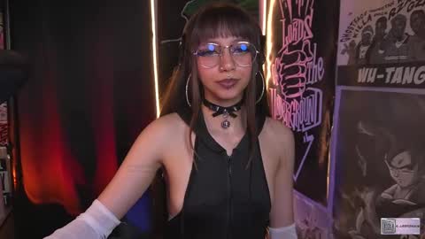 follow me on instagram .    online show from October 27, 2025, 4:33 pm