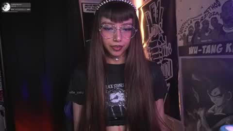 Snapshot of elle_uwu chatting on December 17, 2025, 12:22 pm follow me on instagram . online show from December 17, 2025, 12:22 pm