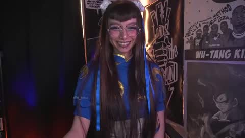 Snapshot of elle_uwu chatting on January 7, 2026, 12:18 pm follow me on instagram . online show from January 7, 2026, 12:18 pm