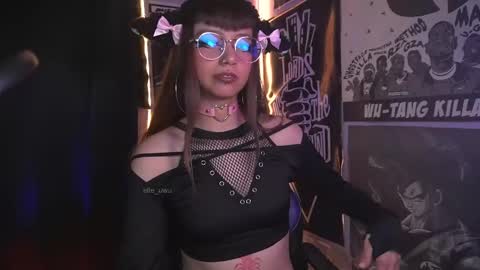 Snapshot of elle_uwu chatting on January 16, 2026, 6:45 pm follow me on instagram . online show from January 16, 2026, 6:45 pm