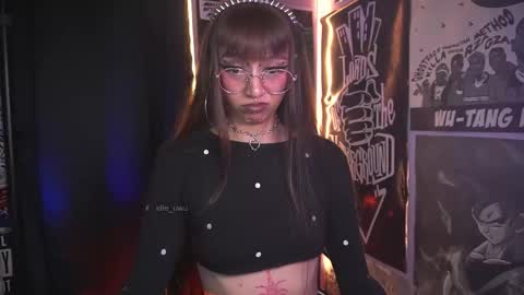 Snapshot of elle_uwu chatting on February 3, 2026, 4:45 pm follow me on instagram . online show from February 3, 2026, 4:45 pm