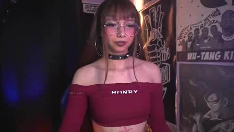 Snapshot of elle_uwu chatting on February 6, 2026, 5:05 pm follow me on instagram . online show from February 6, 2026, 5:05 pm