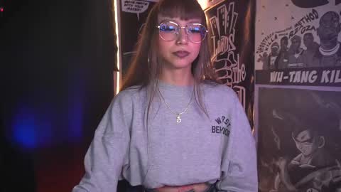 Snapshot of elle_uwu chatting on February 10, 2026, 10:36 pm follow me on instagram . online show from February 10, 2026, 10:36 pm