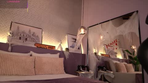 Elle Diane online show from October 31, 2025, 11:06 pm