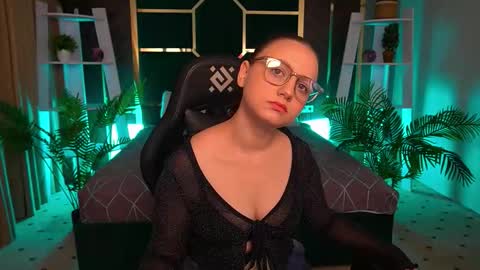 Snapshot of elleebloom chatting on November 10, 2025, 2:38 pm elleebloom online show from November 10, 2025, 2:38 pm