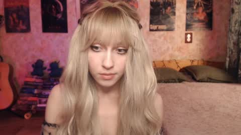 ellie_friendly online show from February 20, 2025, 12:15 pm