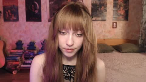 ellie_friendly online show from April 5, 2026, 11:24 pm
