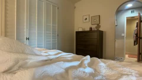 Snapshot of elliebrooksss chatting on February 25, 2026, 10:19 pm ellie online show from February 25, 2026, 10:19 pm