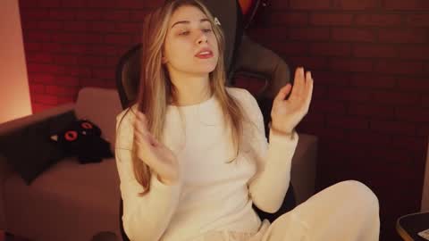 elliecutes online show from January 7, 2025, 5:33 am