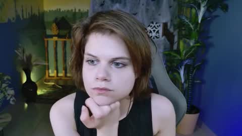 Snapshot of elliemurler chatting on October 31, 2025, 2:40 pm elliemurler online show from October 31, 2025, 2:40 pm