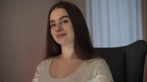 Snapshot of elliephant_ chatting on December 11, 2024, 10:47 am just Emily online show from December 11, 2024, 10:47 am