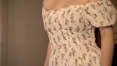 Snapshot of elliephant_ chatting on December 15, 2024, 2:27 pm just Emily online show from December 15, 2024, 2:27 pm