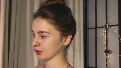 Snapshot of elliephant_ chatting on December 29, 2024, 12:45 pm just Emily online show from December 29, 2024, 12:45 pm