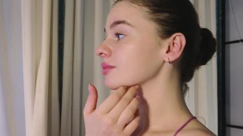 Snapshot of elliephant_ chatting on December 29, 2024, 6:49 pm just Emily online show from December 29, 2024, 6:49 pm