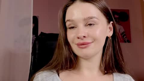 Snapshot of elliephant_ chatting on January 3, 2025, 6:35 pm just Emily online show from January 3, 2025, 6:35 pm