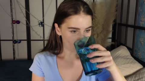 Snapshot of elliephant_ chatting on January 11, 2025, 12:29 pm just Emily online show from January 11, 2025, 12:29 pm