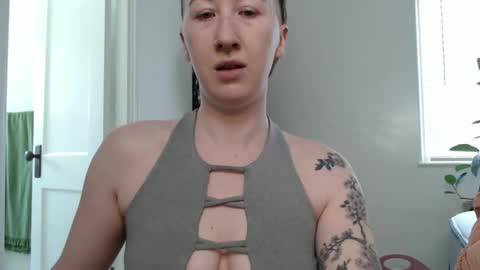 Ellie Rowyn online show from March 31, 2026, 6:30 pm