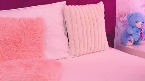 EllinaNuria online show from March 21, 2026, 8:19 am