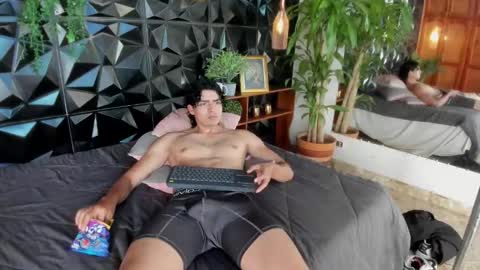 Elloit Colton online show from November 10, 2025, 8:52 pm