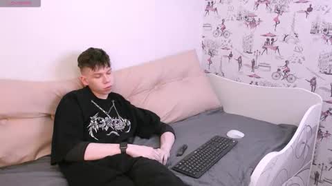 elliot_mars_ online show from December 13, 2025, 7:53 pm